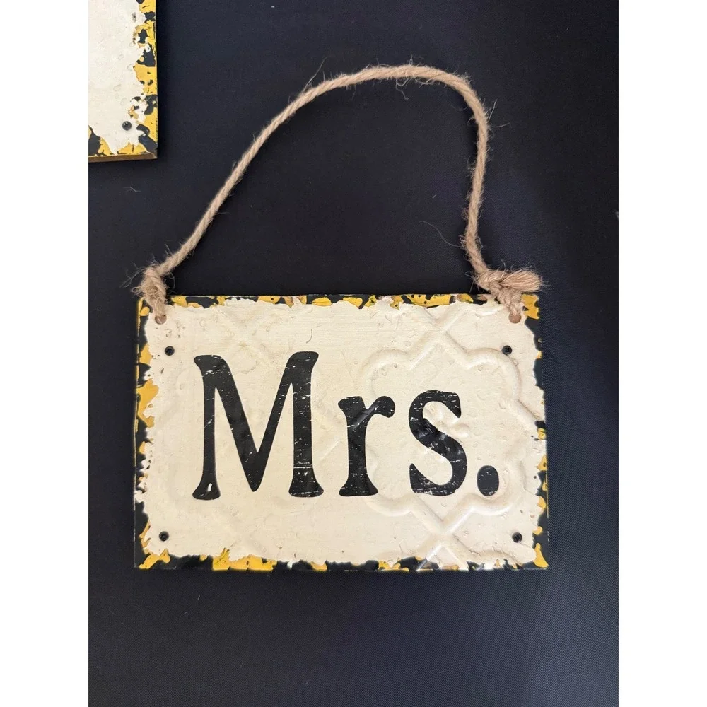 Mr & Mrs Metal Hanging bathroom Signs‎ Set Shabby Chic Rustic Wedding Photo Prop
